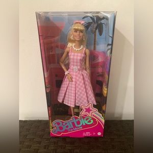 Barbie The Movie Collectible, Margot Robbie As Barbie In Pink Gingham Dress